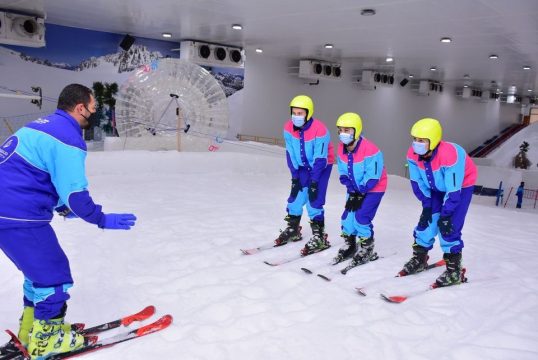 دورات تدريبية لتعلم التزلج على الجليد