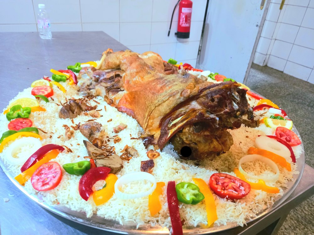 مطعم حنيذ شرق الرياض
