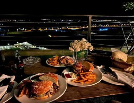 ألذ الوجبات الشهية في مطاعم حديقة الوطن الرياض