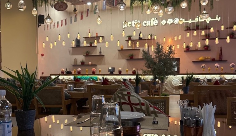 petit cafe الرياض