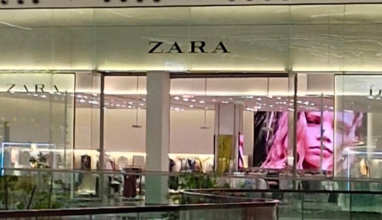 متجر زارا في الحمراء مول