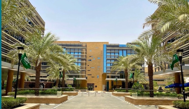 مطاعم مجمع عود سكوير
