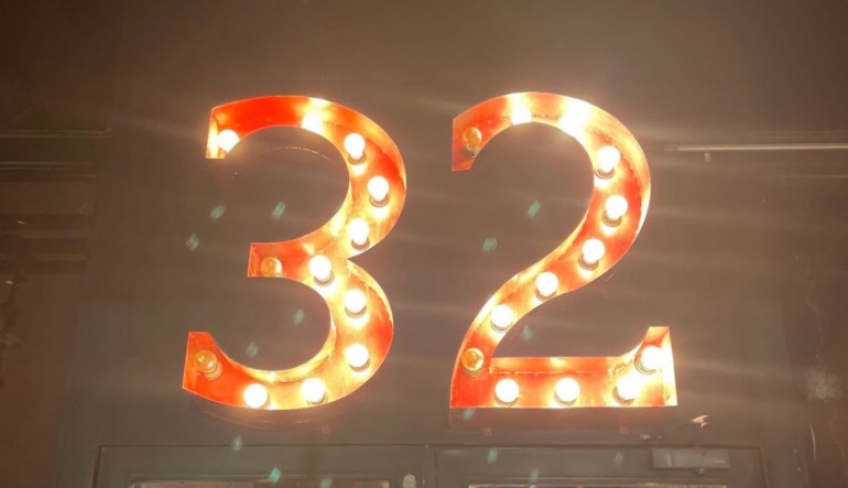 مطعم 32 قرمب انس بن مالك
