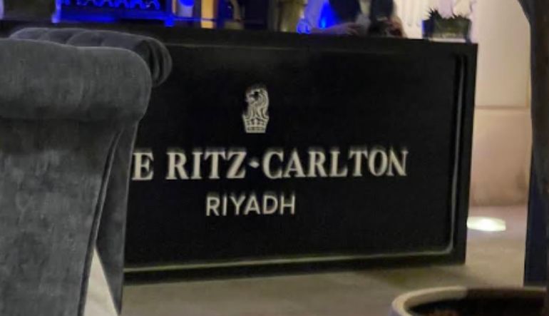 مطعم ازورو الرياض
