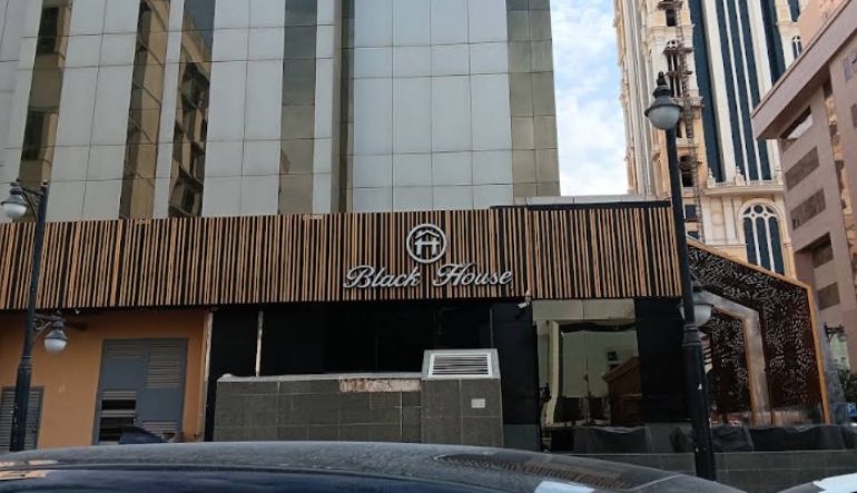 مقهى بلاك هاوس الرياض العليا